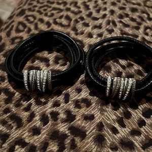 Brighton Neptunes. Rings 5-strand leather bracelet with magnetic closures.